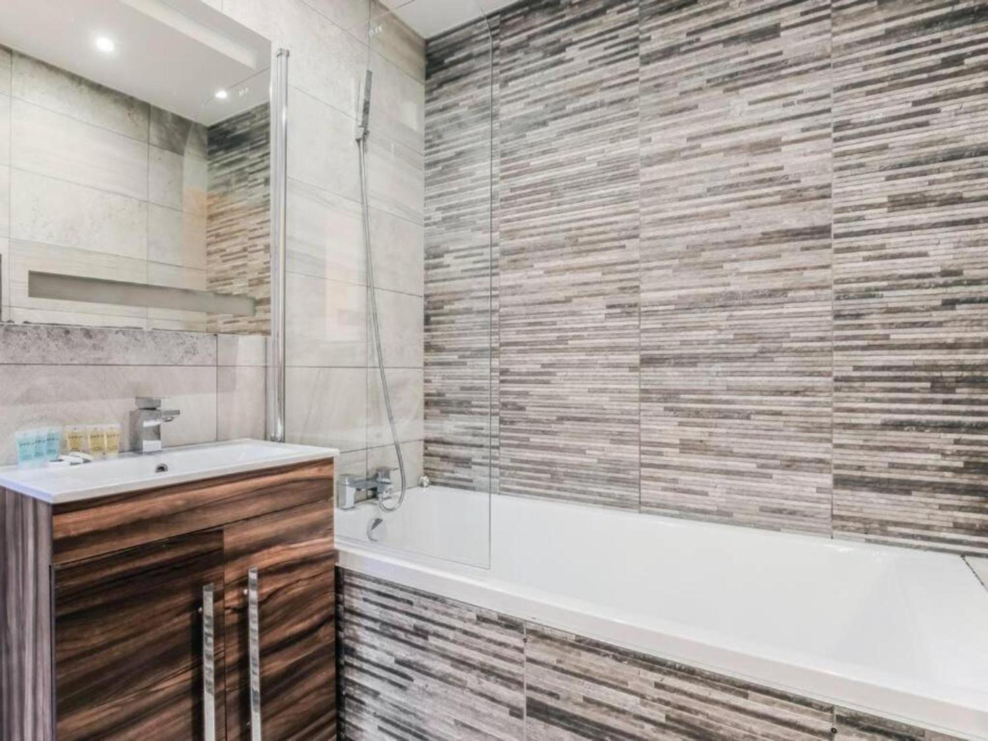 Pass The Keys Ealing Queen Of The Suburbs 2bd Appartement Londen