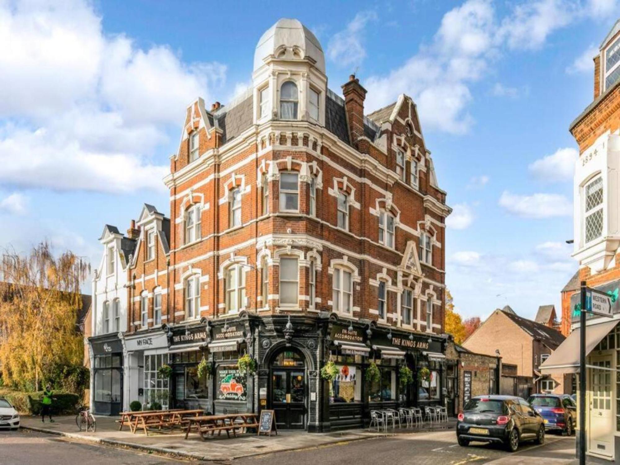 Pass The Keys Ealing Queen Of The Suburbs 2bd * Londen