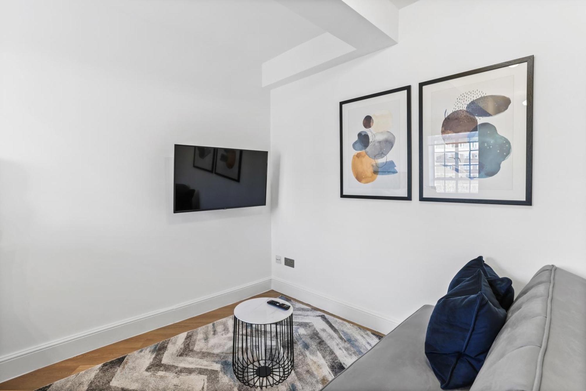 Capital 516, Chelsea Cloisters Apartment *