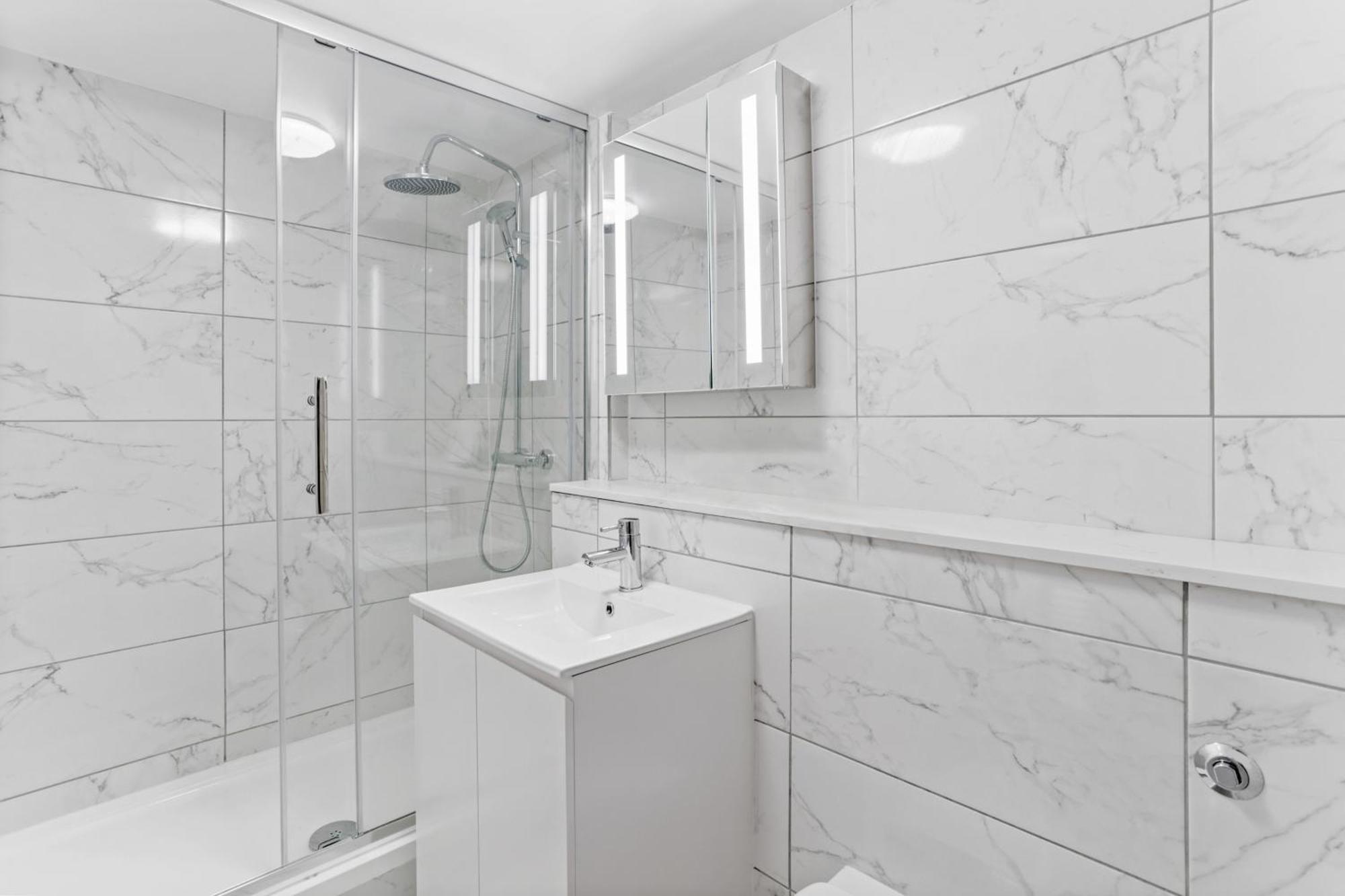 Capital 516, Chelsea Cloisters Apartment *