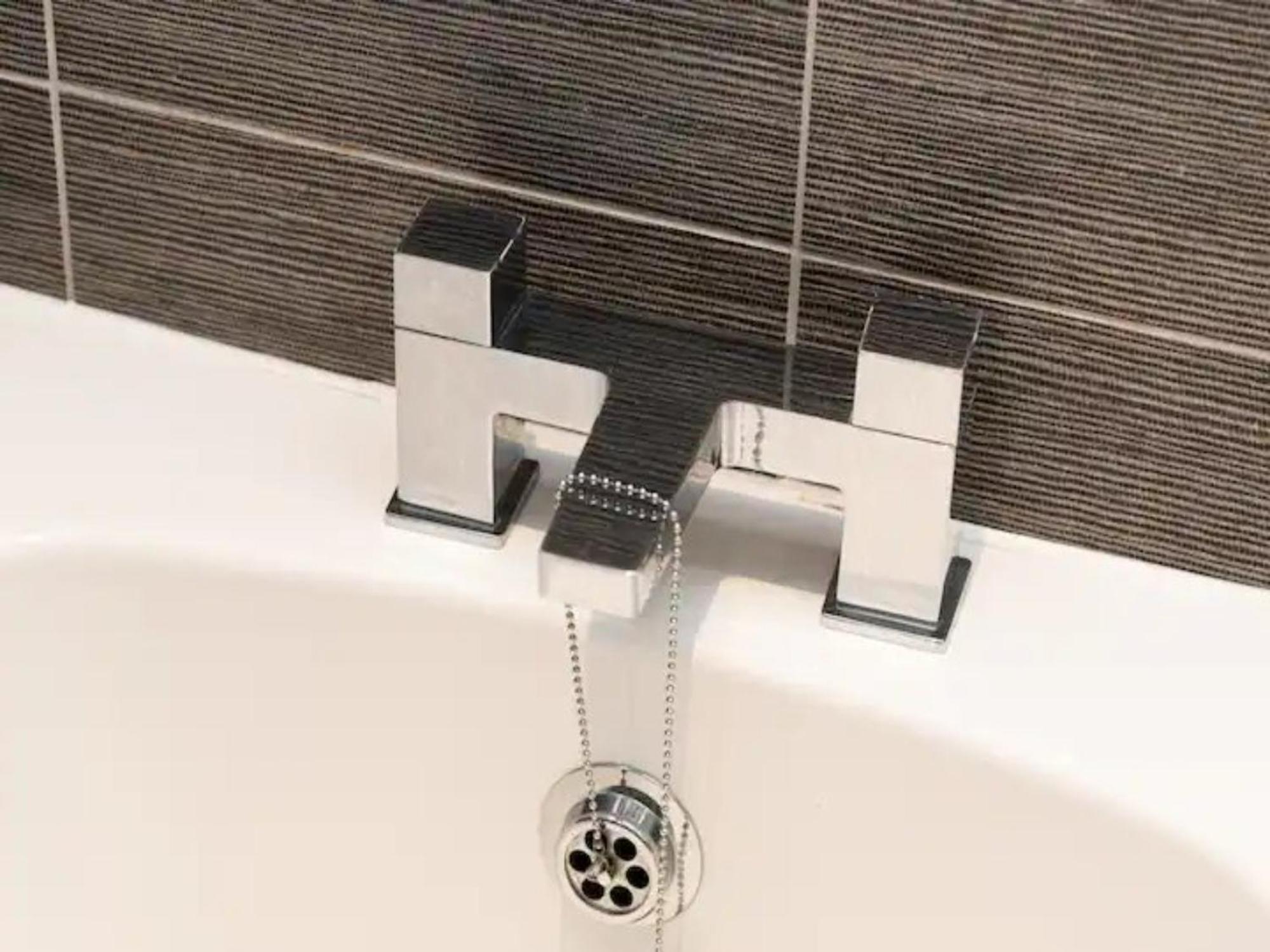 Pass The Keys Stunning And Stylish Flat Mins From * London