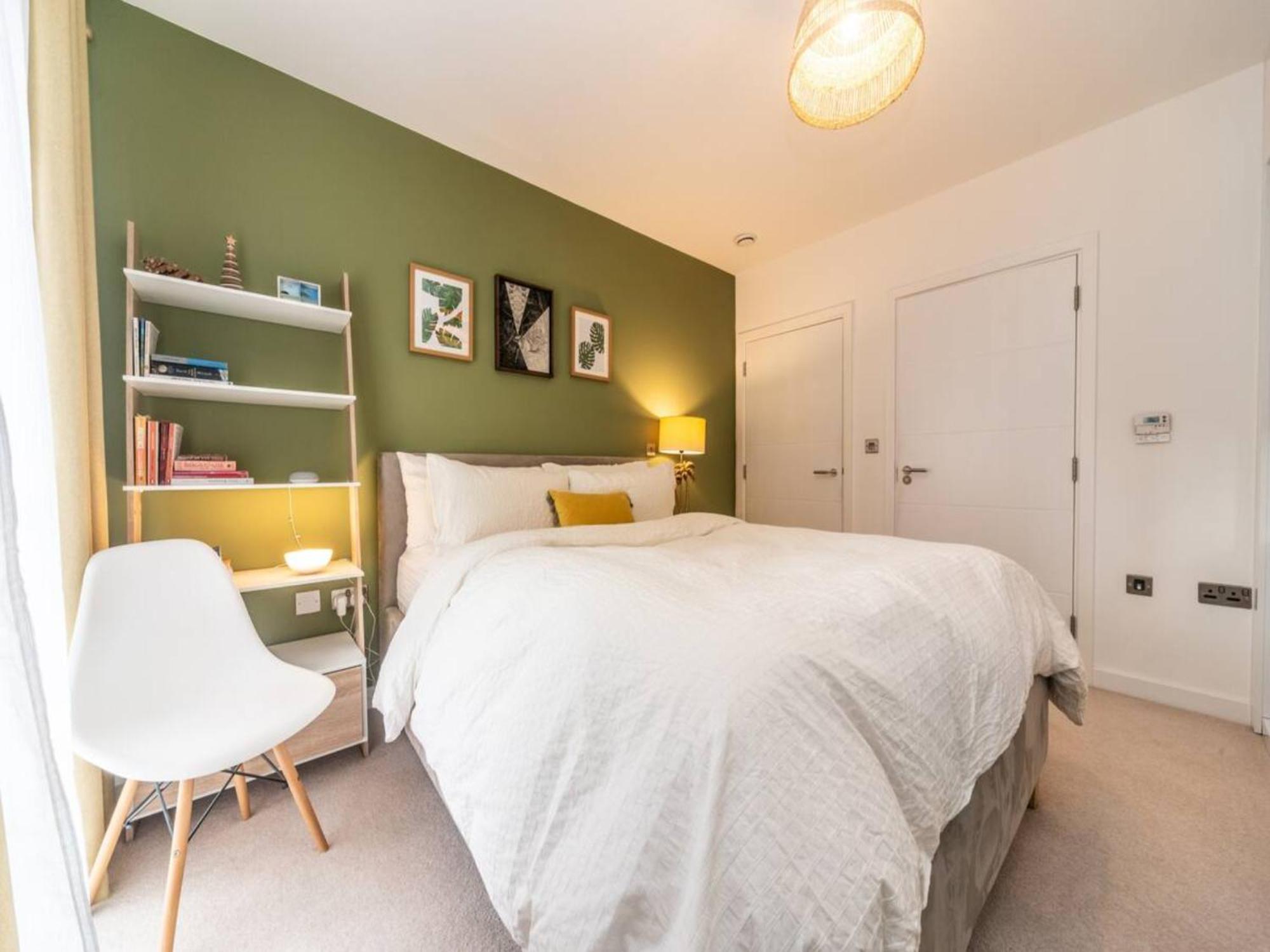 Pass The Keys Stunning And Stylish Flat Mins From * London