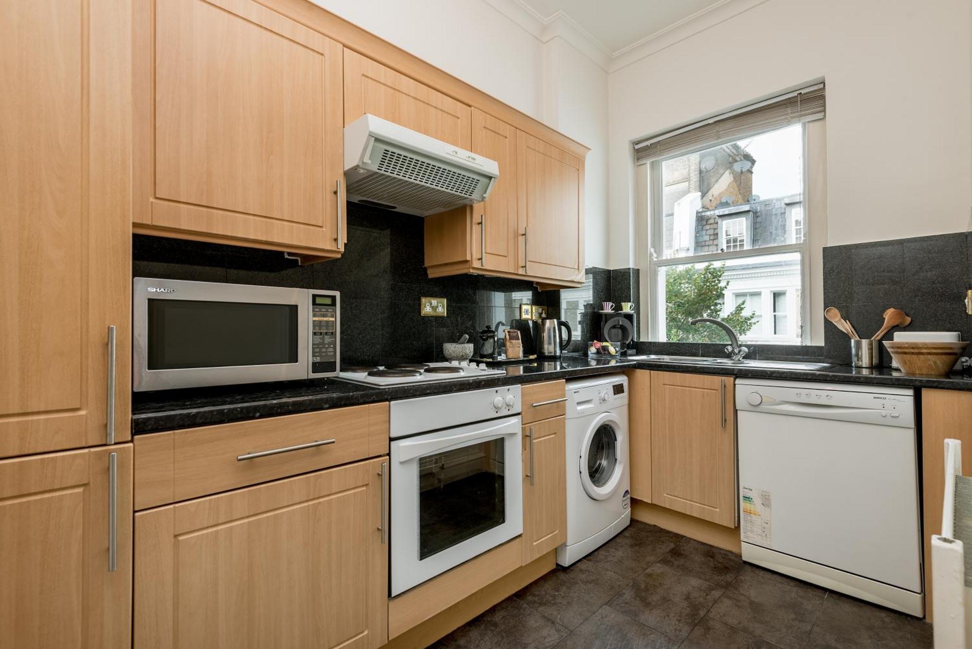Spacious, Calm One Bedroom * Londen