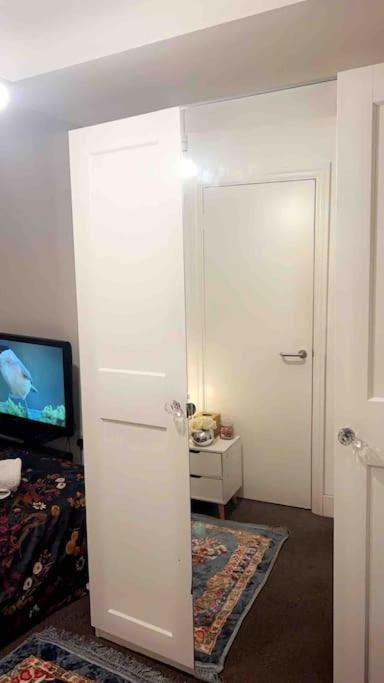 Deluxe Garden Apartment *