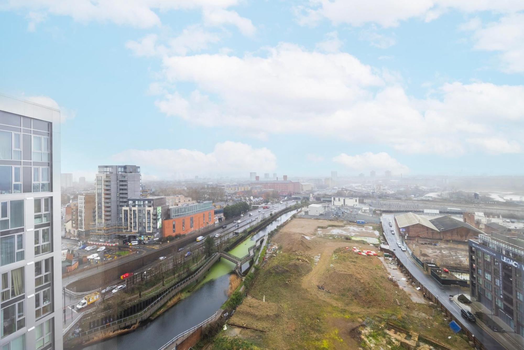 Appartement Luxury 1 Bedroom Near Westfield Stratford - 10 Min Walk Londen