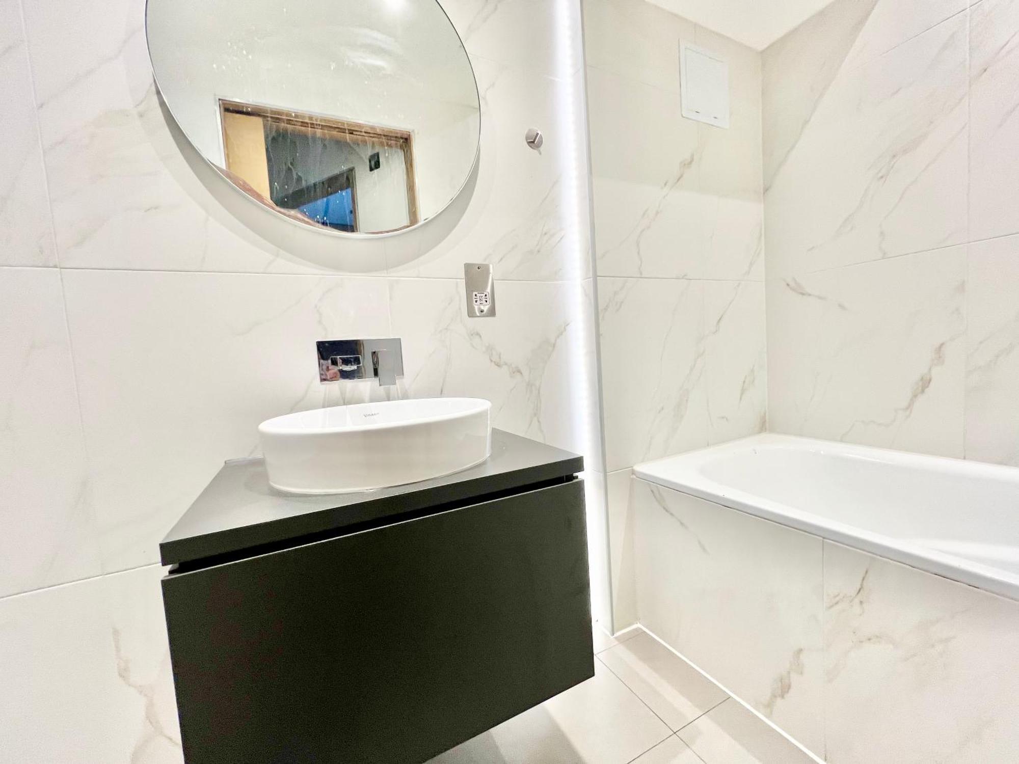 Stylish 2br Designer Flat Holland Park