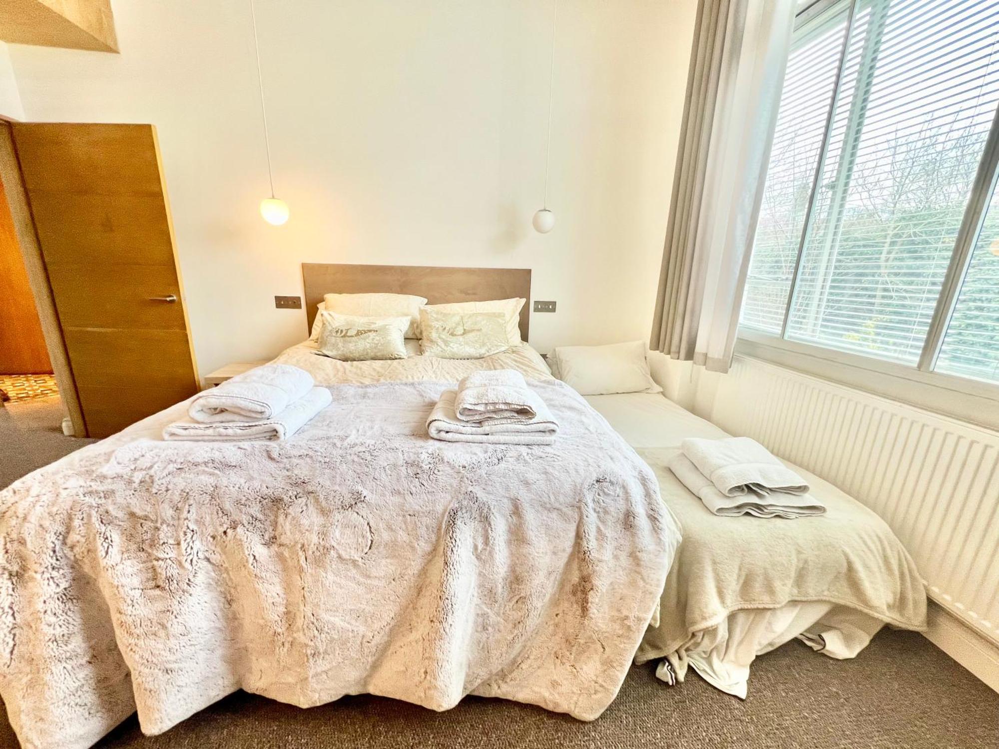 Stylish 2br Designer Flat Holland Park *
