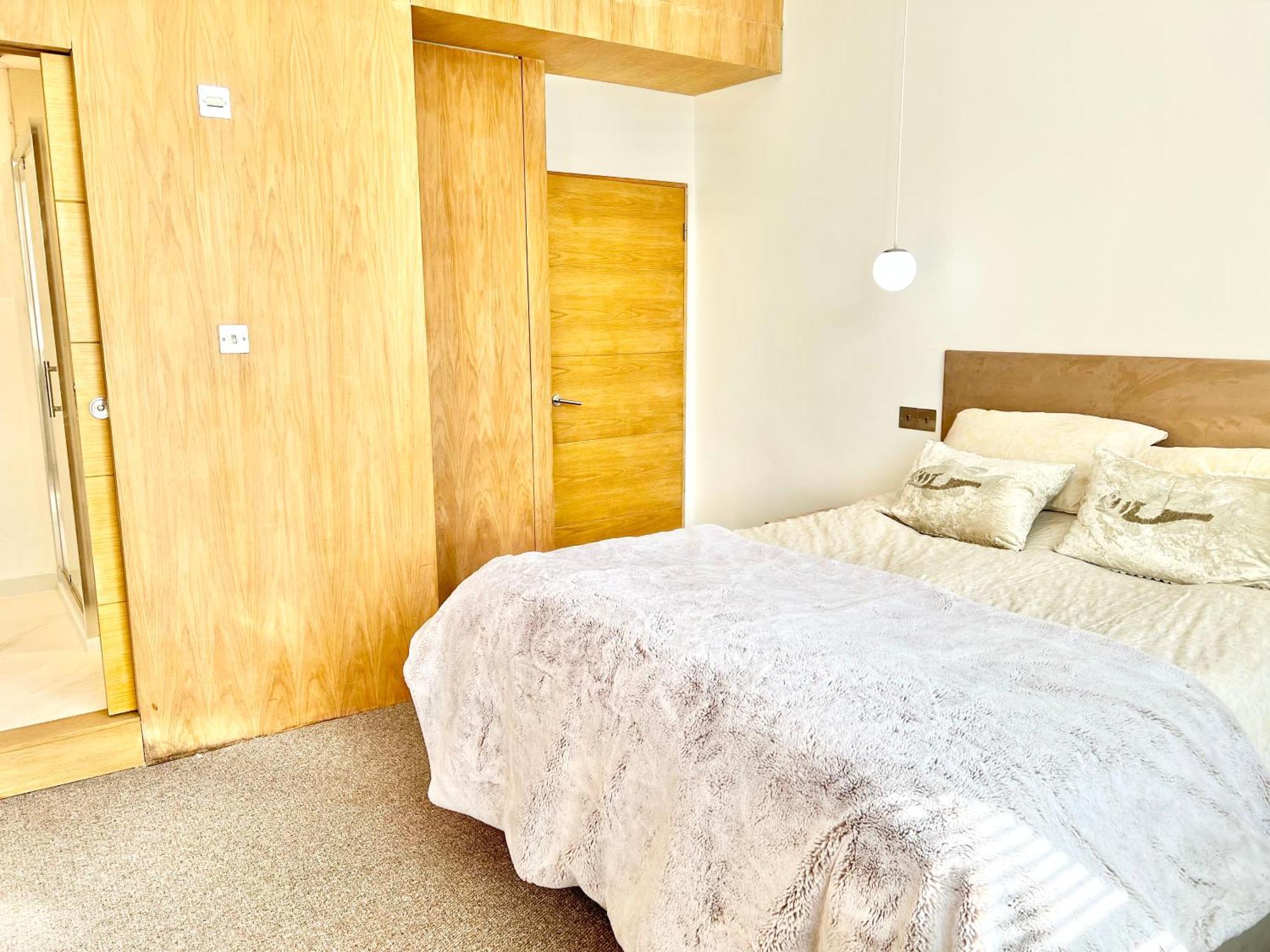 Stylish 2br Designer Flat Holland Park *