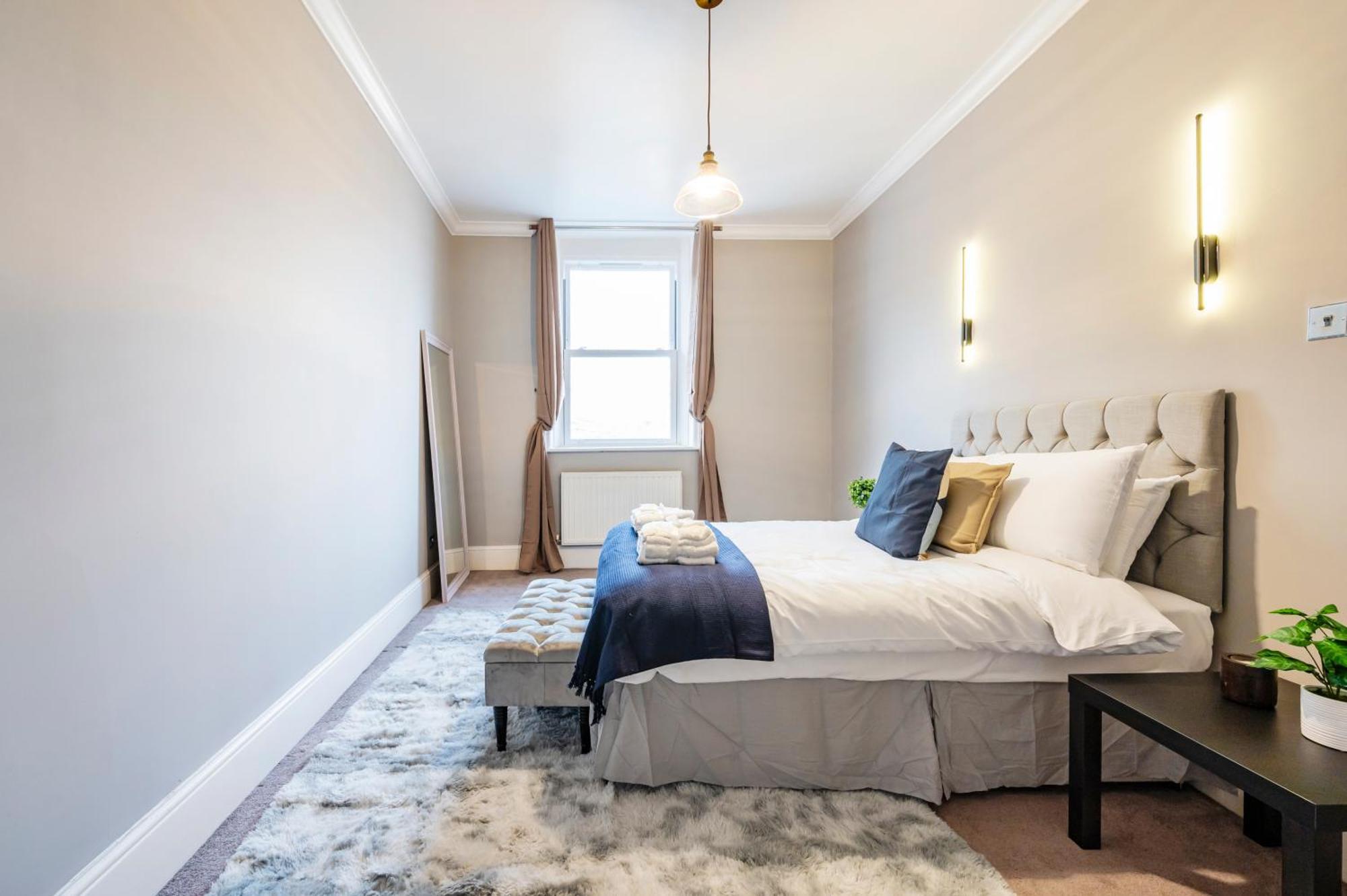 Large 1 Bedroom In Center Of 3 Appartement