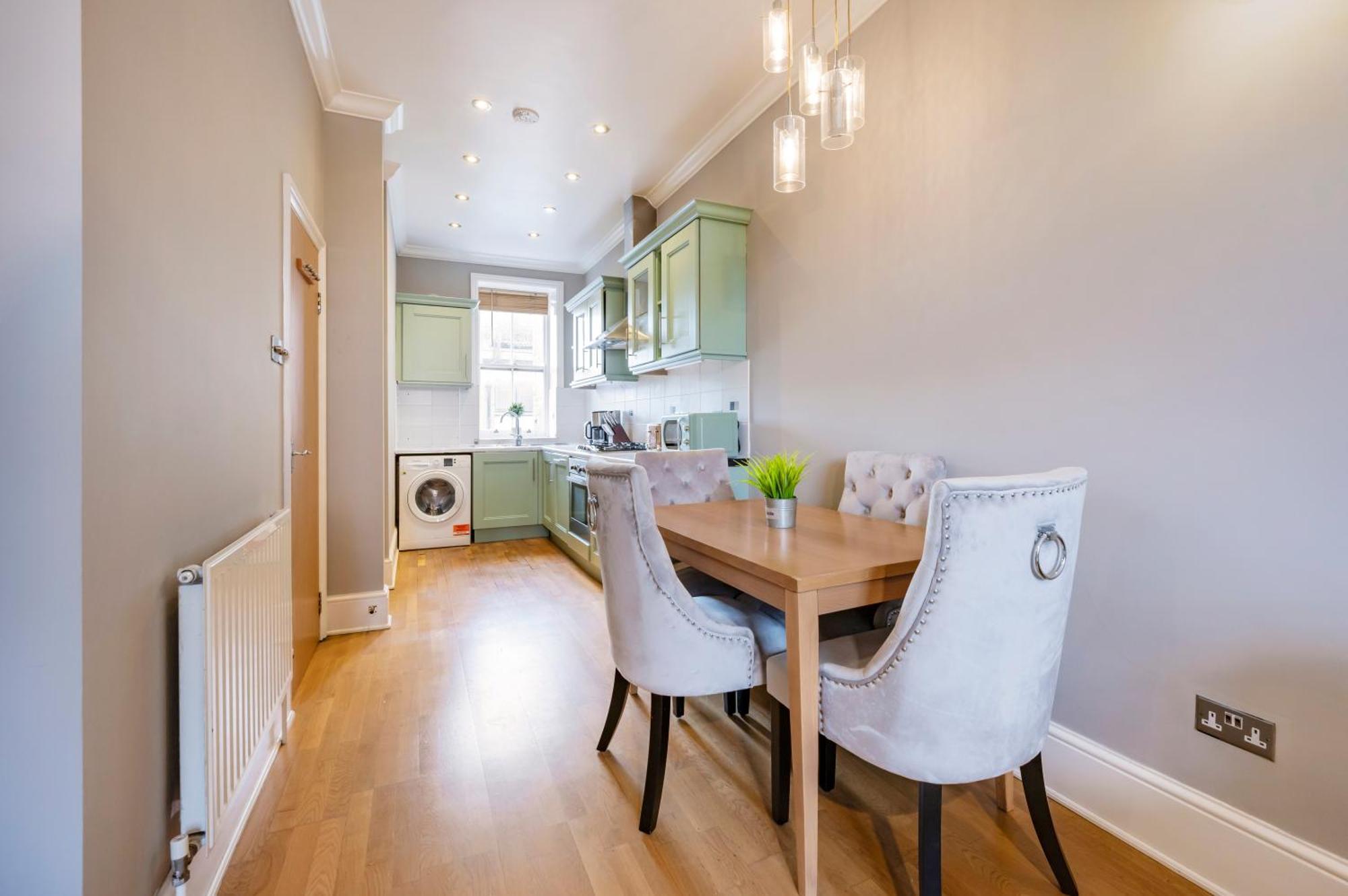 Appartement Large 1 Bedroom In Center Of 3 *