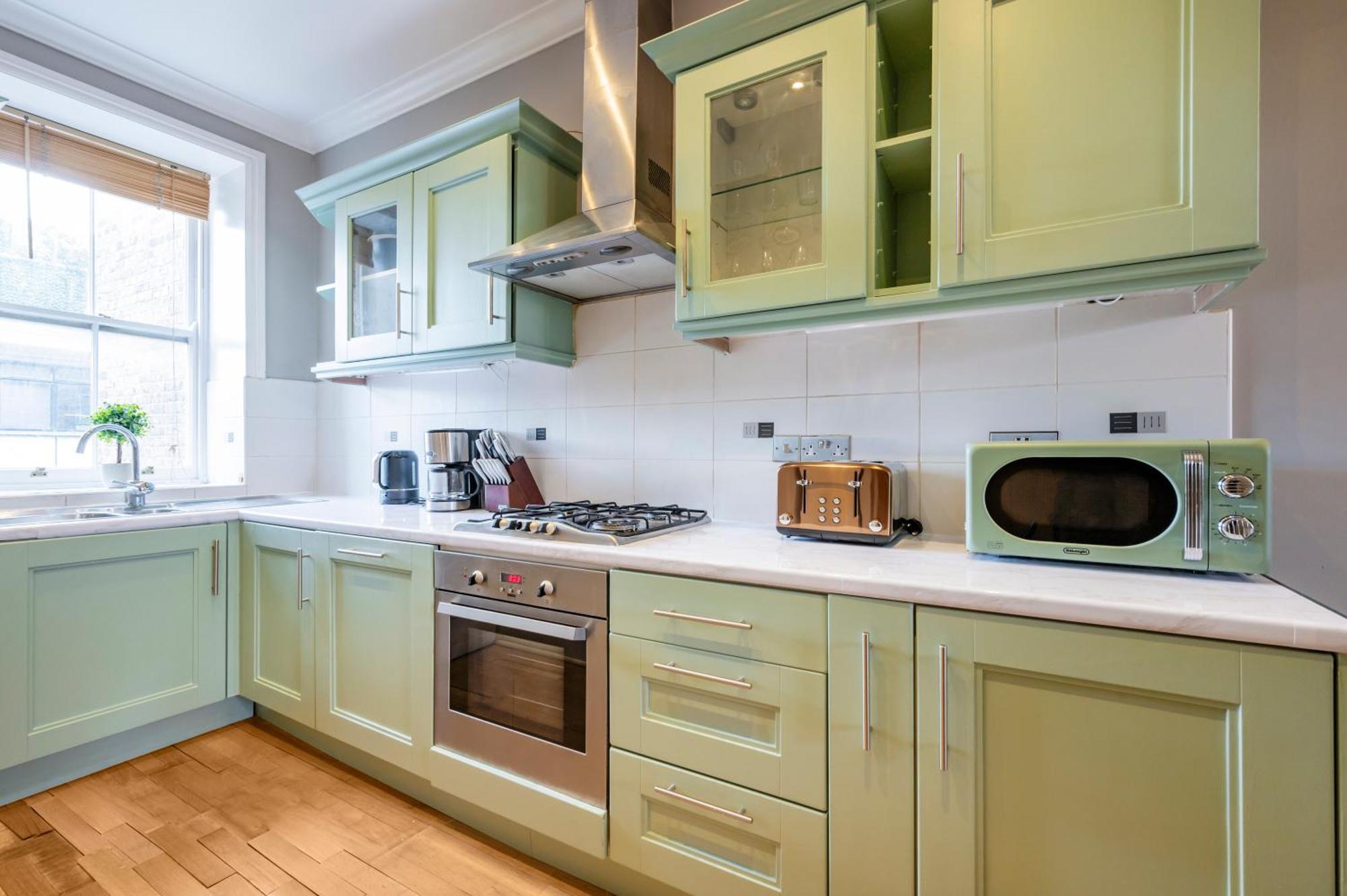Large 1 Bedroom In Center Of 3 Appartement