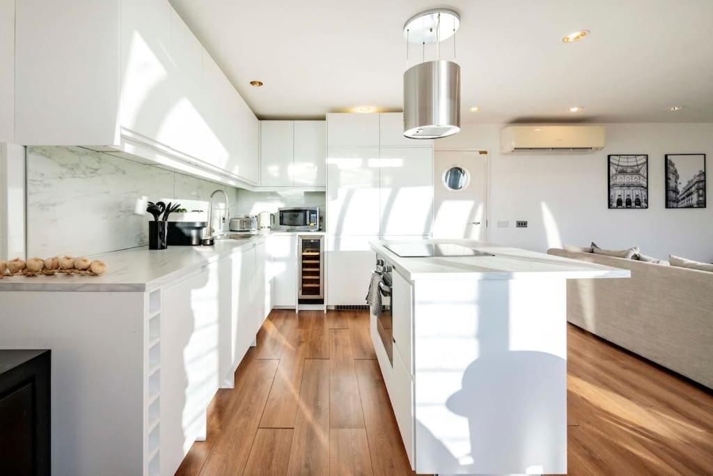 Arcore Premium Golden Square Apartment London
