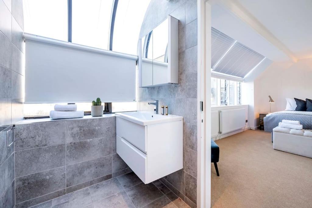 Arcore Premium Golden Square Apartment London