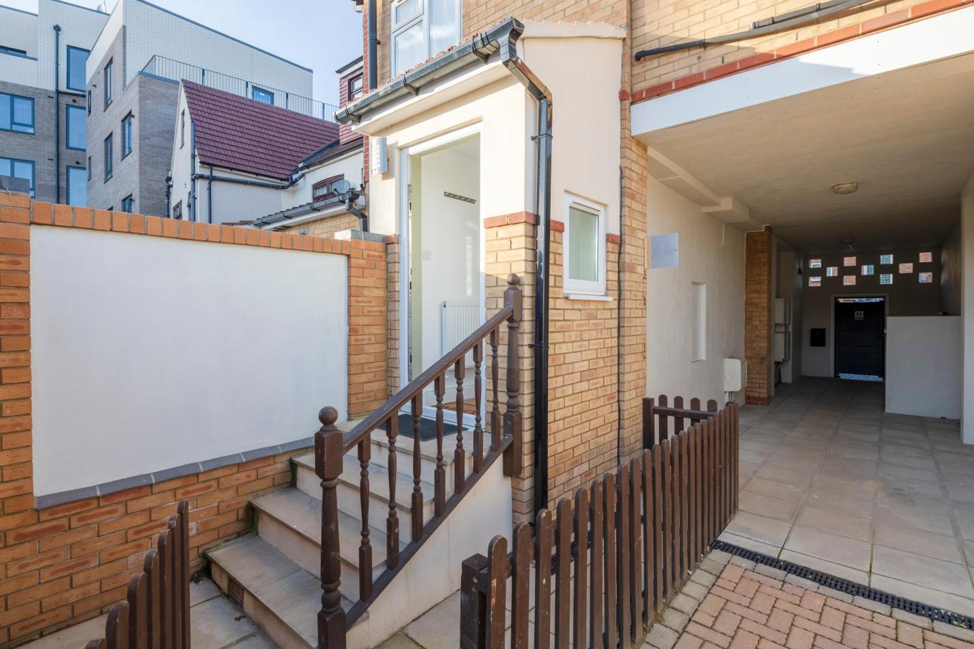 Cosy 2 Bedroom Flat In East Ham, Close To Excel * Londen