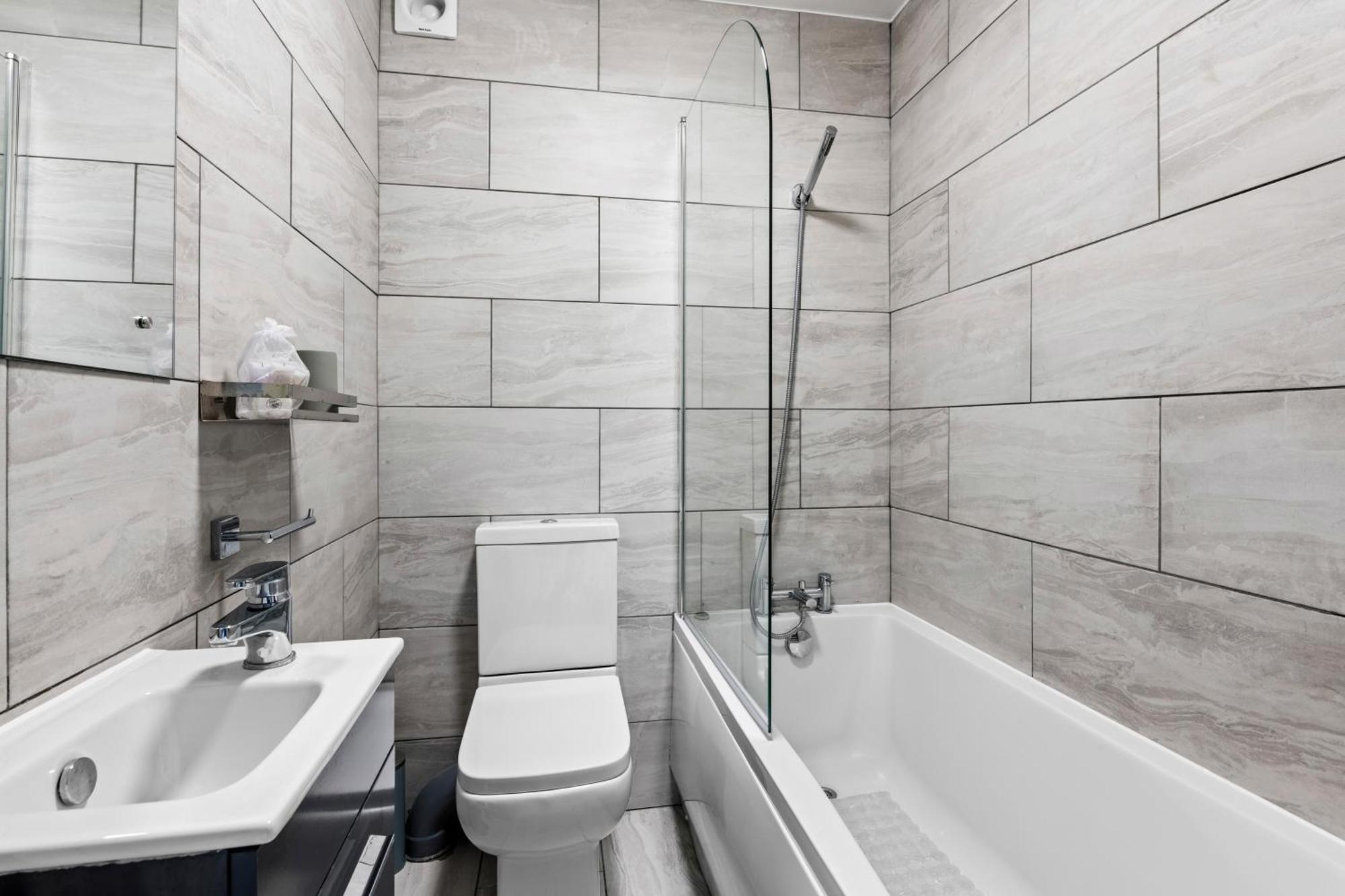 Cosy 2 Bedroom Flat In East Ham, Close To Excel * Londen