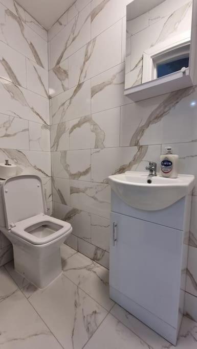 Brand New Collection Of Close To Tube Station Leilighet *