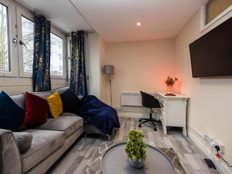 Appartement 1 Bedroom-sofabed-worktable-4-wifi-parking