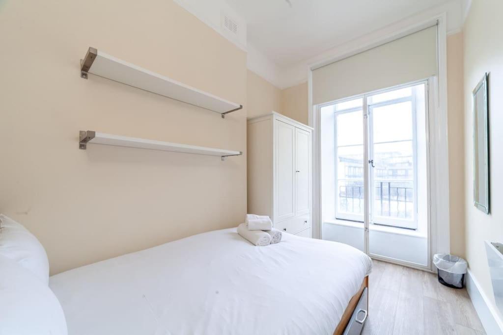 Spacious & 3-bed Flat By Popular Waterloo! * London