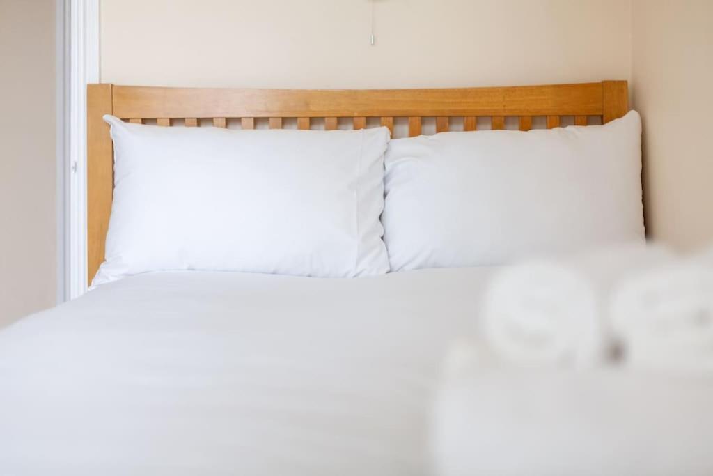 Spacious & 3-bed Flat By Popular Waterloo! Apartment London