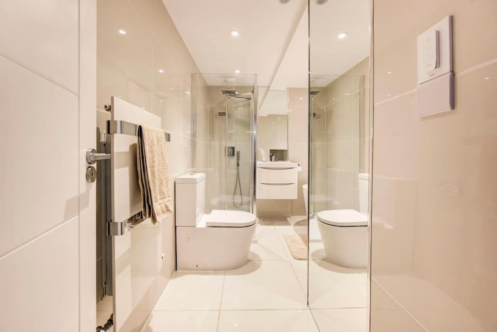 Apartamento Luxury 1 Bed With Private Terrace & Parking - Heart Of Wanstead Village *