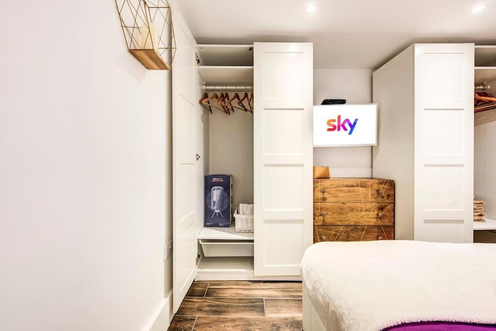 Luxury 1 Bed With Private Terrace & Parking - Heart Of Wanstead Village Apartamento *