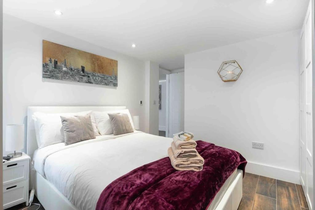 Apartamento Luxury 1 Bed With Private Terrace & Parking - Heart Of Wanstead Village *
