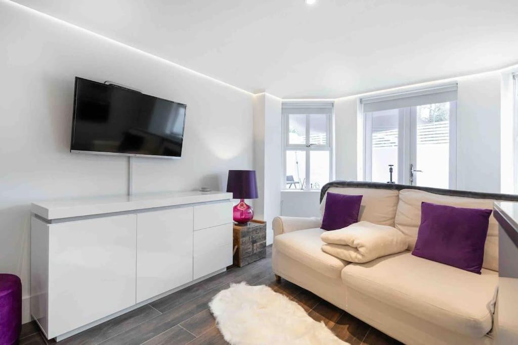 Luxury 1 Bed With Private Terrace & Parking - Heart Of Wanstead Village Londres