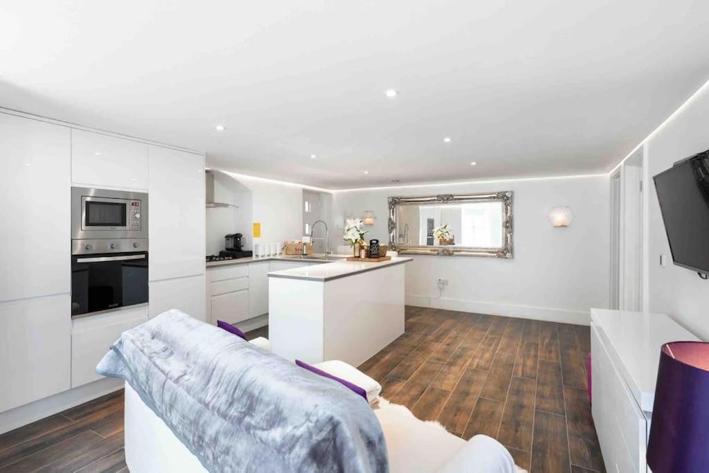 Luxury 1 Bed With Private Terrace & Parking - Heart Of Wanstead Village Apartamento *