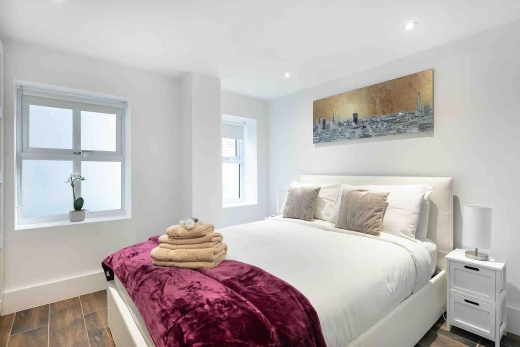 Apartamento Luxury 1 Bed With Private Terrace & Parking - Heart Of Wanstead Village Londres