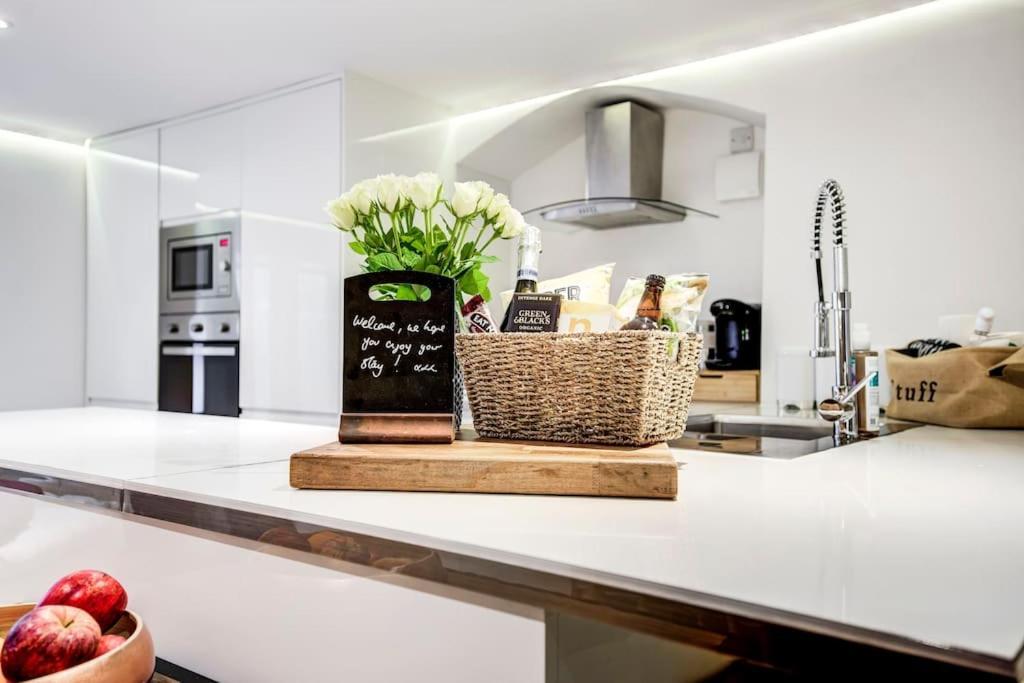 Luxury 1 Bed With Private Terrace & Parking - Heart Of Wanstead Village Apartamento *