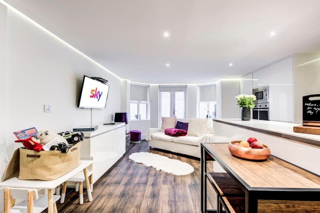Luxury 1 Bed With Private Terrace & Parking - Heart Of Wanstead Village Apartamento *