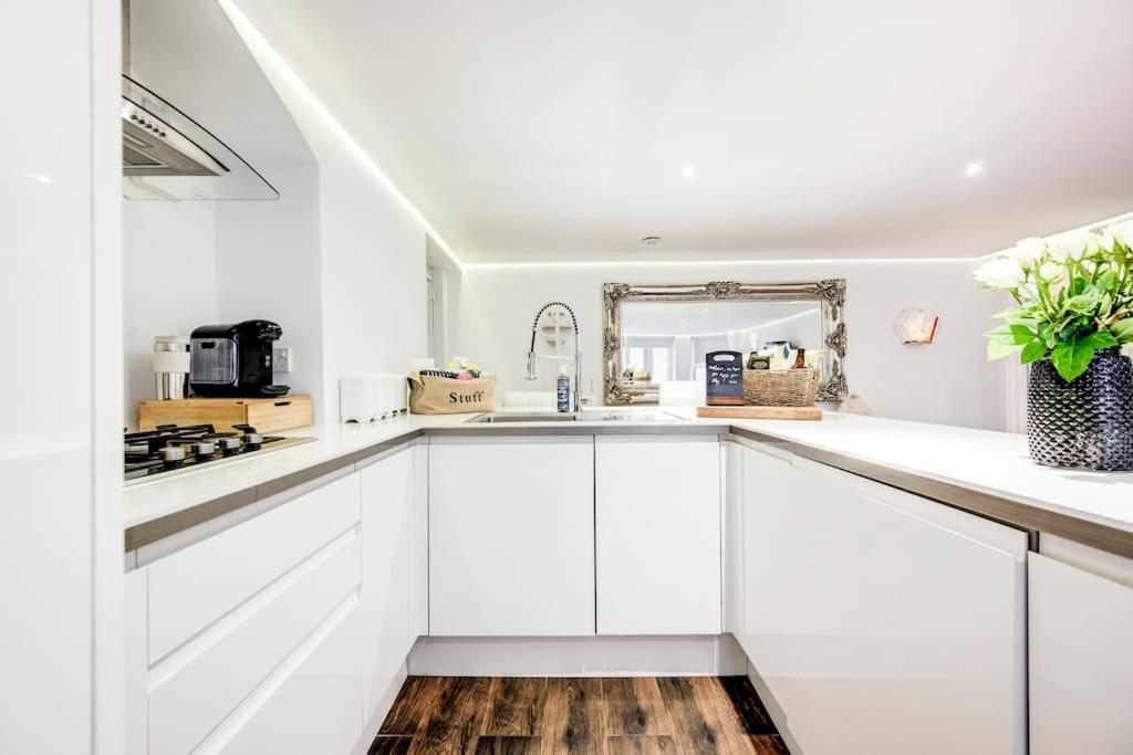 Apartamento Luxury 1 Bed With Private Terrace & Parking - Heart Of Wanstead Village *