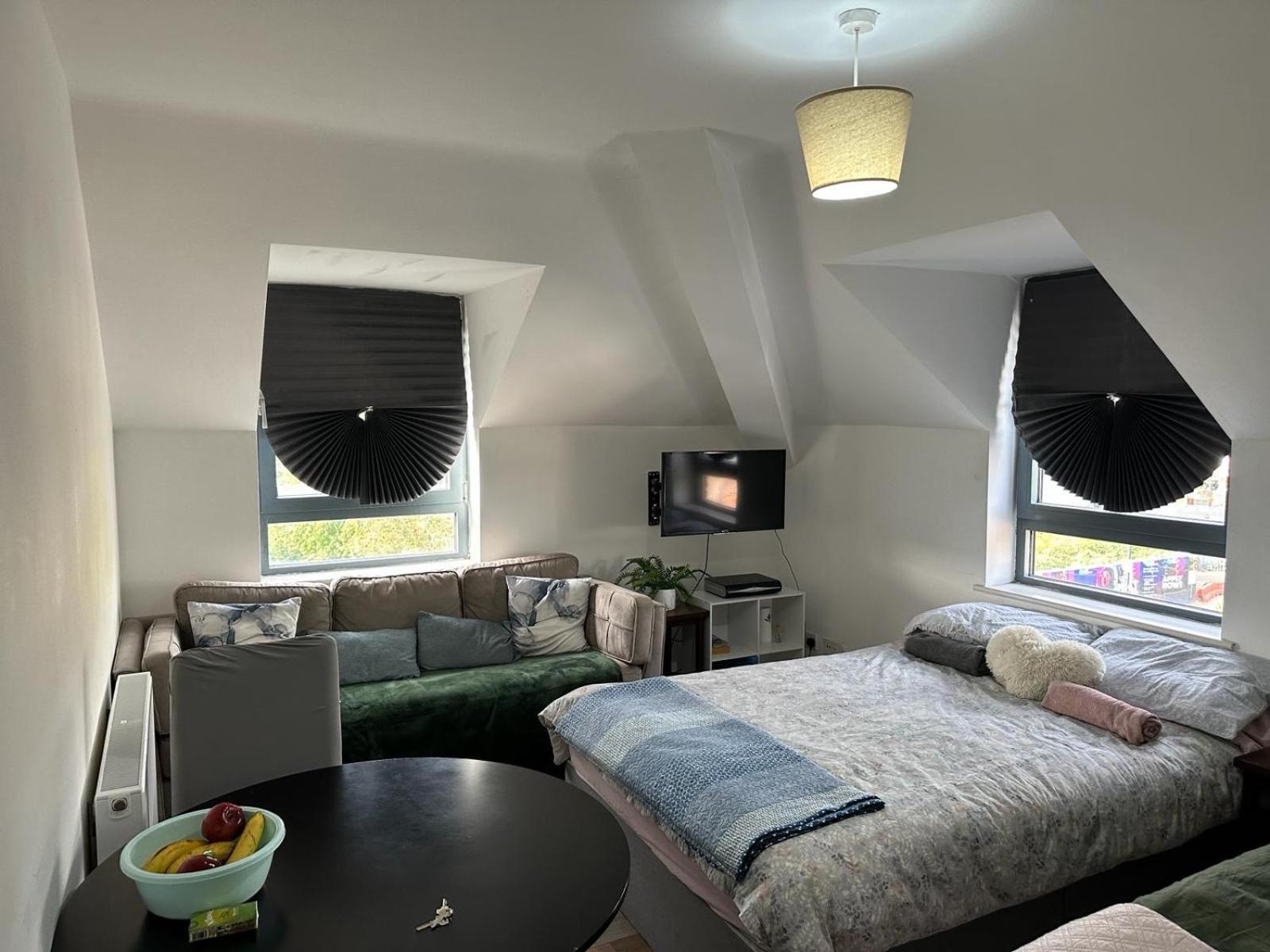 Charming 6-bed In Wembley Area Apartment *