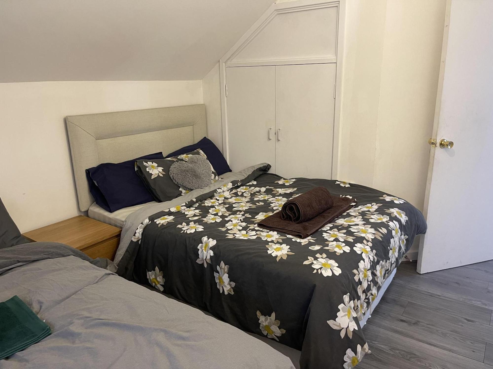 Charming 6-bed In Wembley Area Apartment