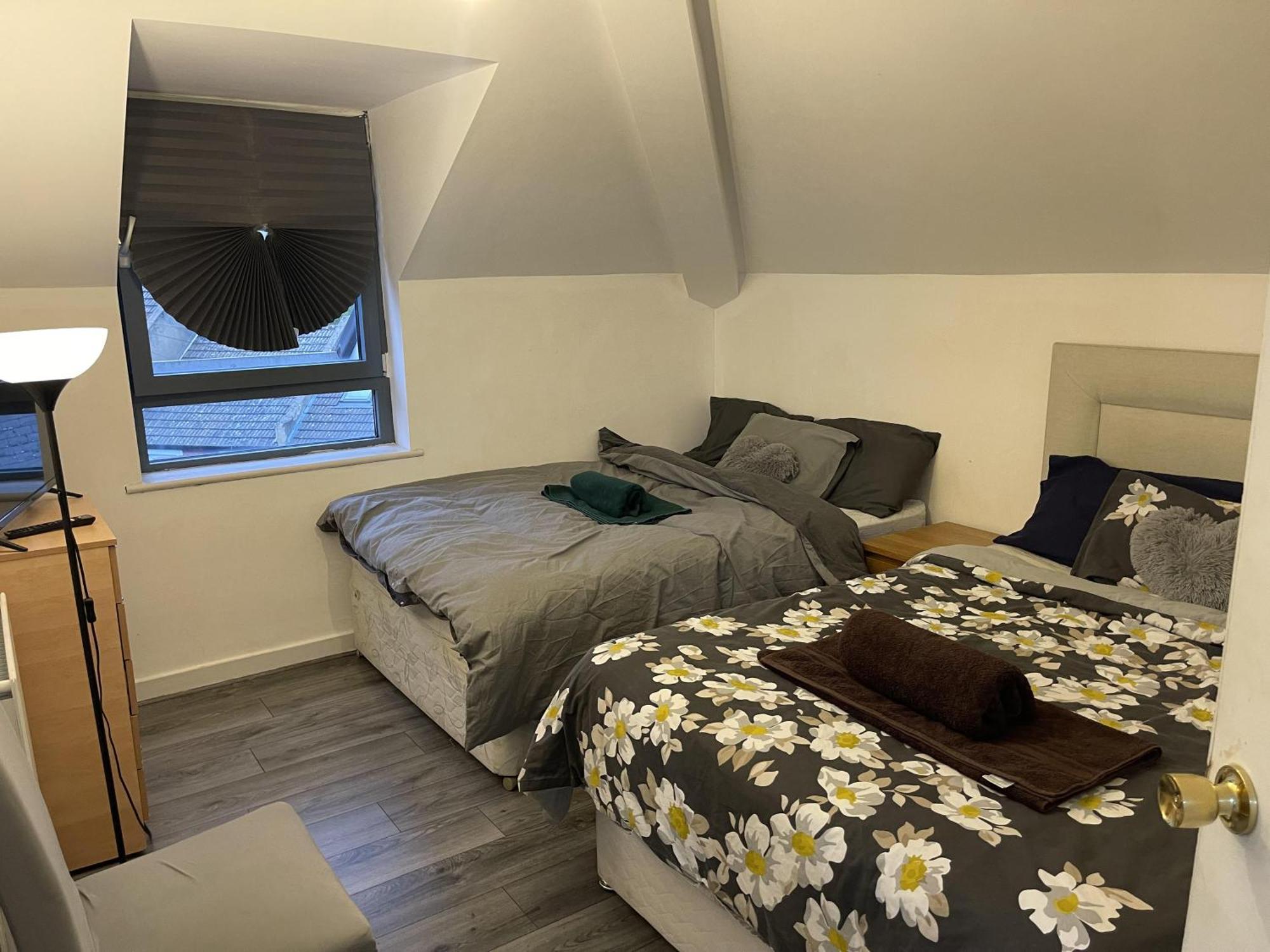 Charming 6-bed In Wembley Area Apartment *