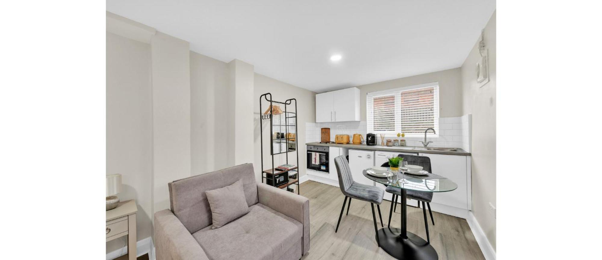 Glimmering Comfort: Spacious For 3! * London