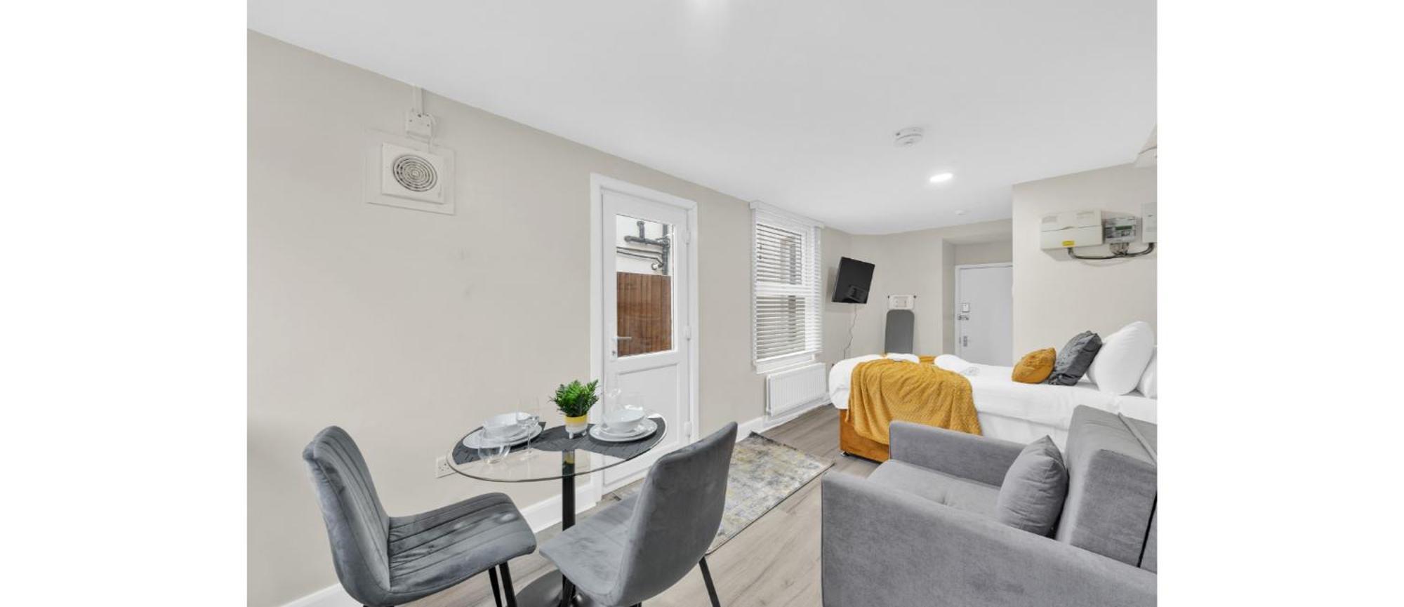 Apartment Glimmering Comfort: Spacious For 3! *