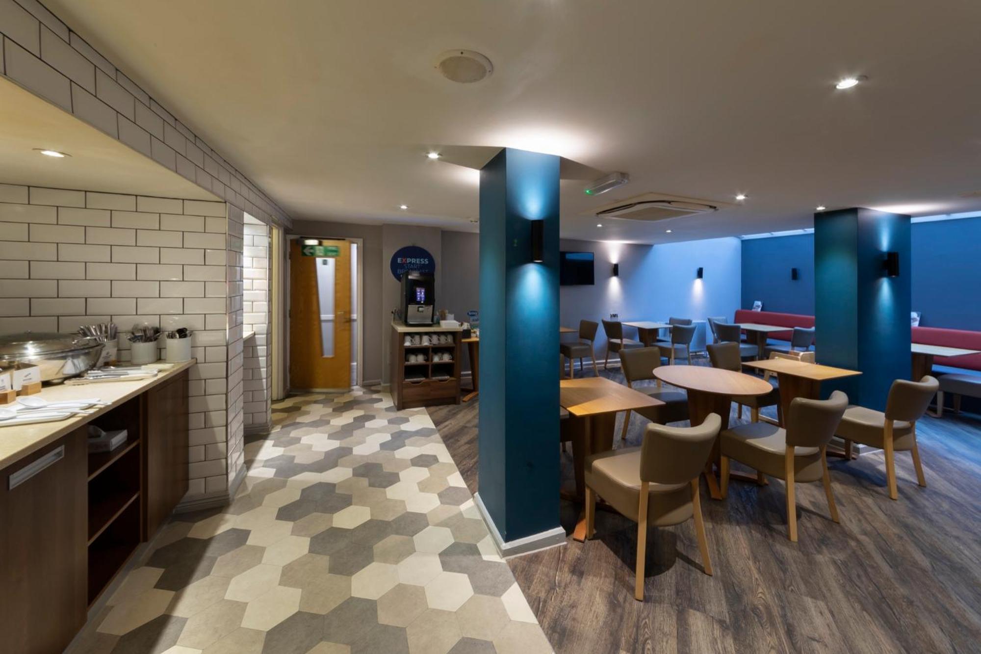 Express Victoria By Ihg Hotel