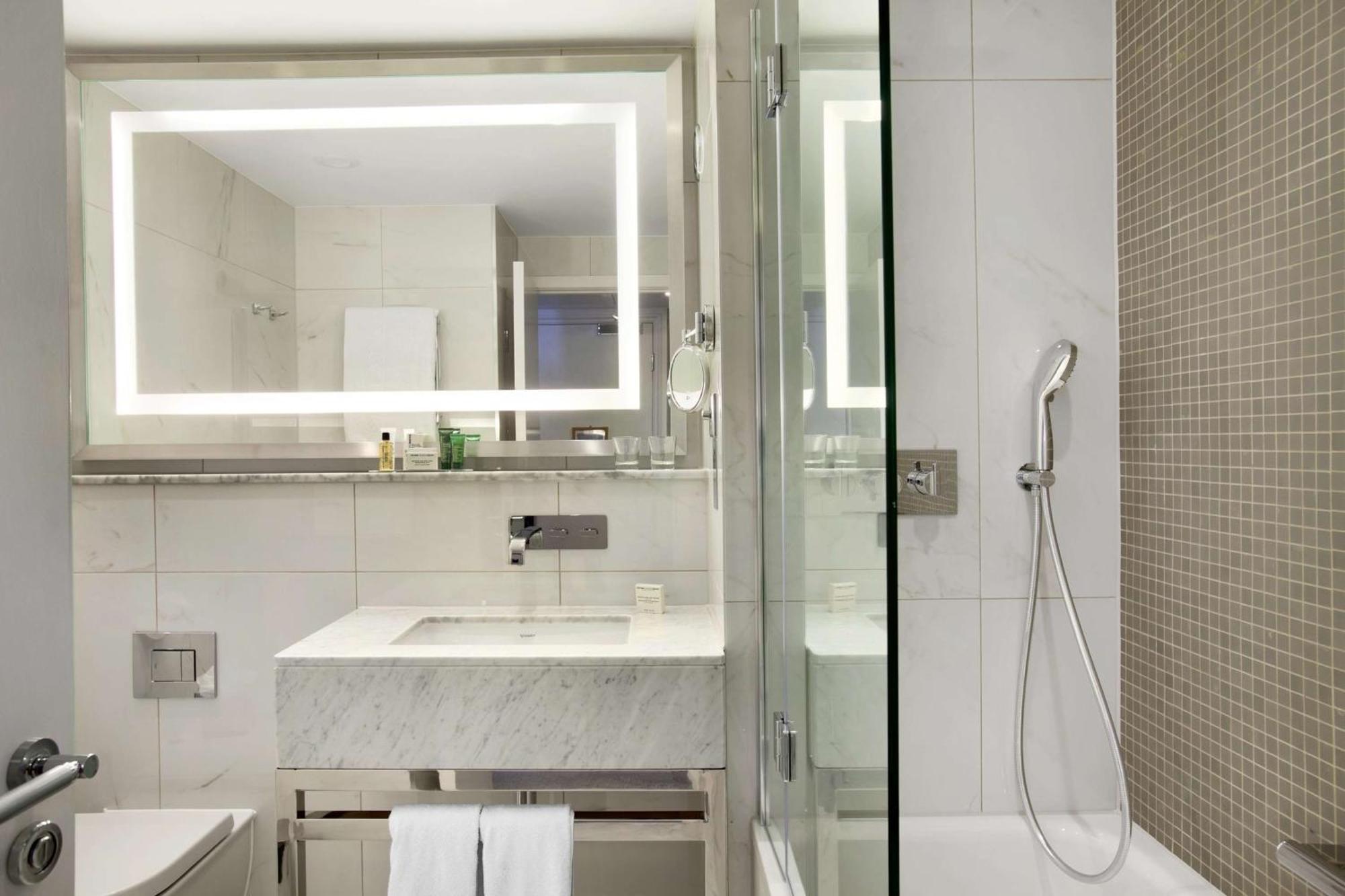 Hotel Hilton Angel Islington 4*