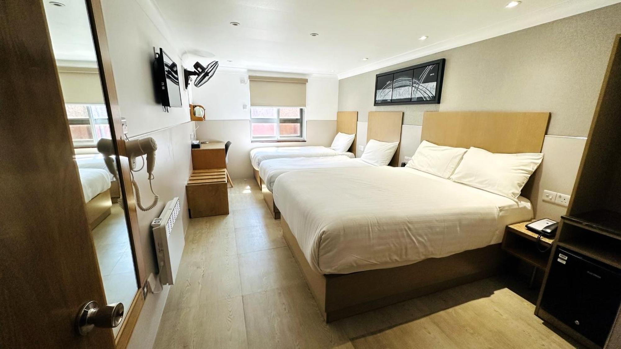 Eurotraveller Hotel- Express Hotell 3*