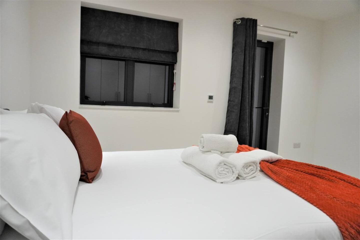 Queens Luxury Wembley Stadium - *
