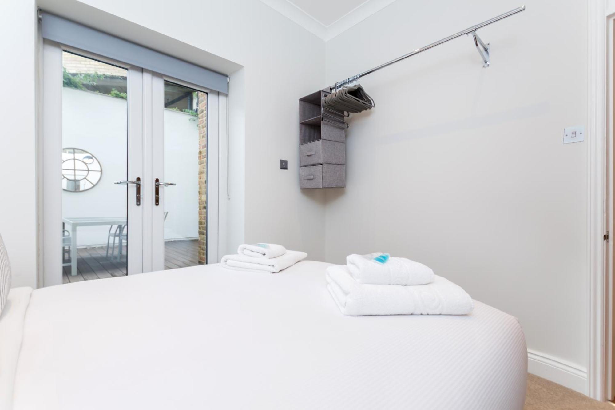 Apartment Vibrant 1br Apt Wprivate Decked Garden, Fast Wifi London