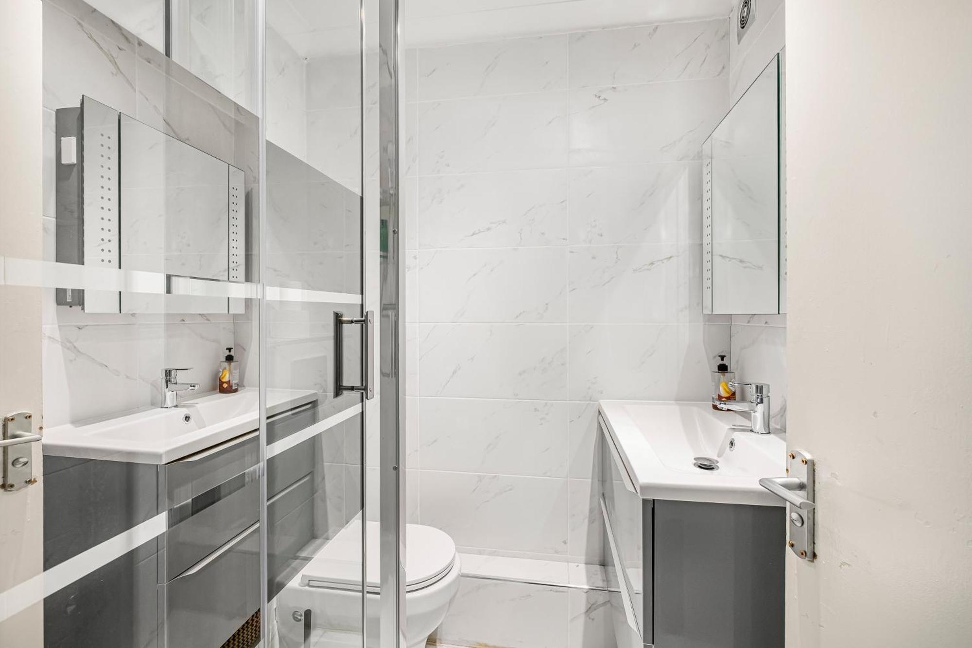 Two Stunning Bedrooms & Private Balcony & River View Accommodatie bij particulieren Londen