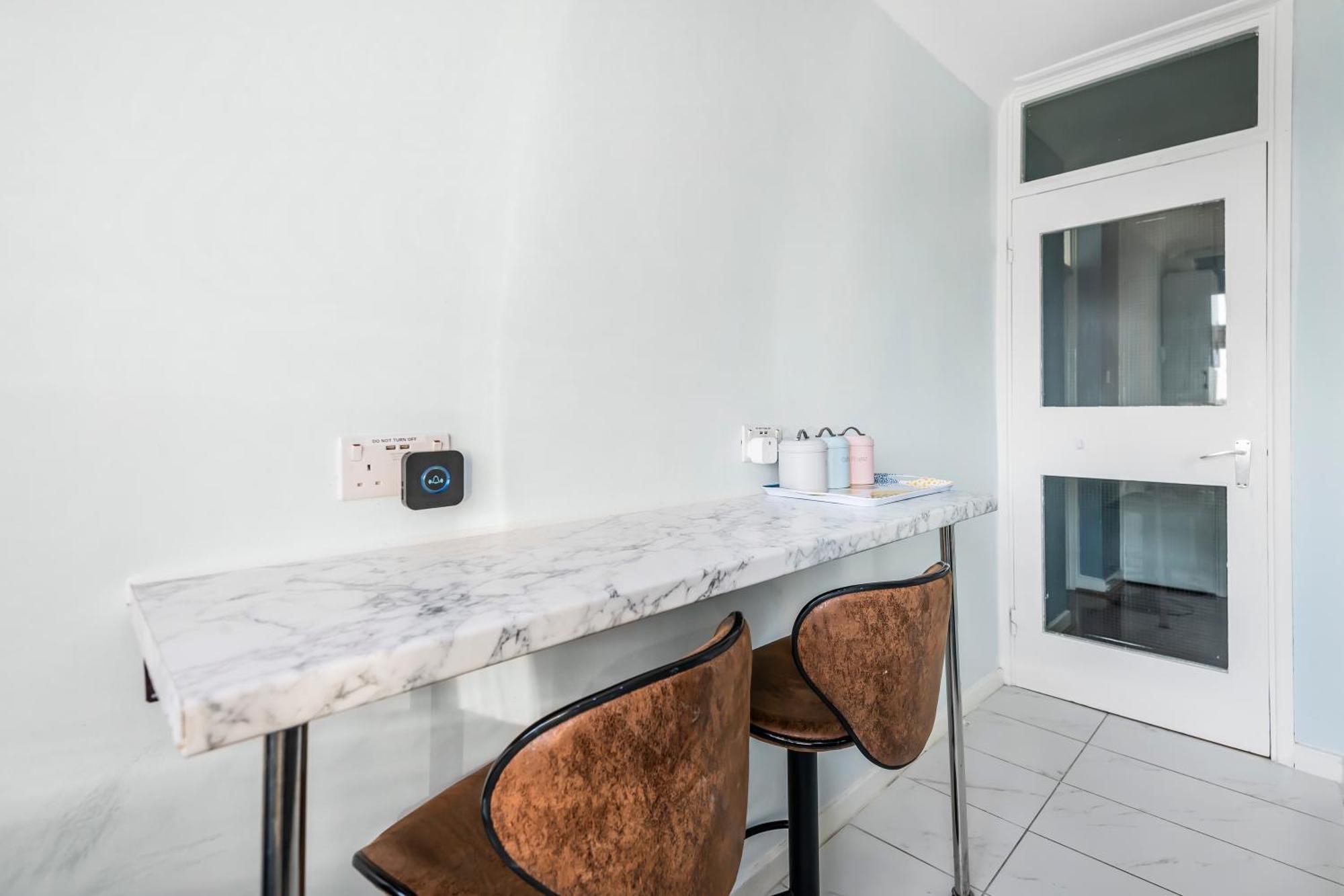 Leilighet Riverside 3br With Easy Transport 20mins To Centre London