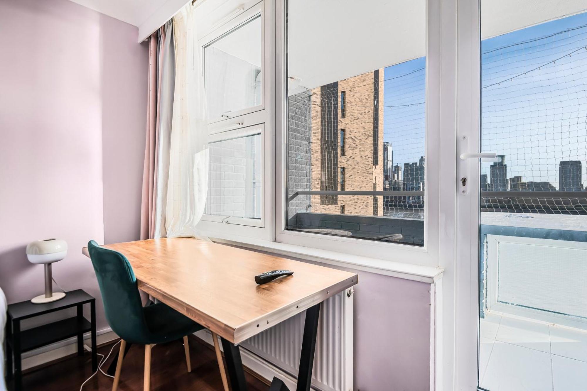 Riverside 3br With Easy Transport 20mins To Centre Leilighet