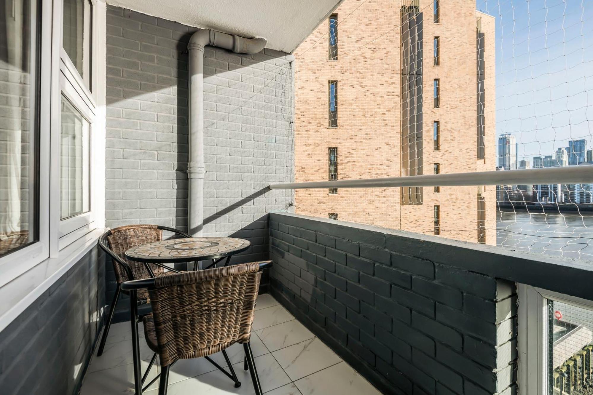 Riverside 3br With Easy Transport 20mins To Centre *
