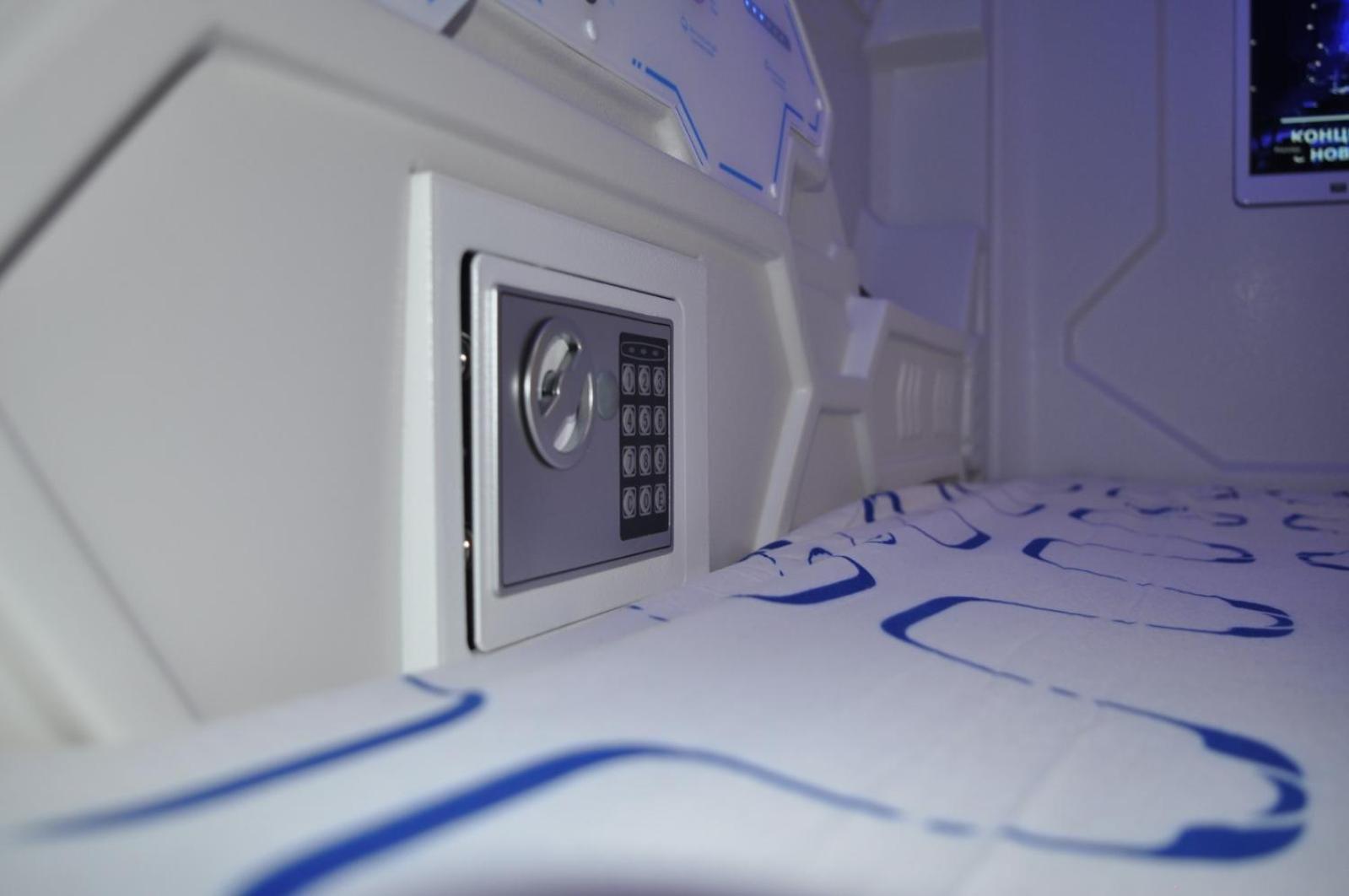 Cosmos Capsule Coworking Kapselhotel *