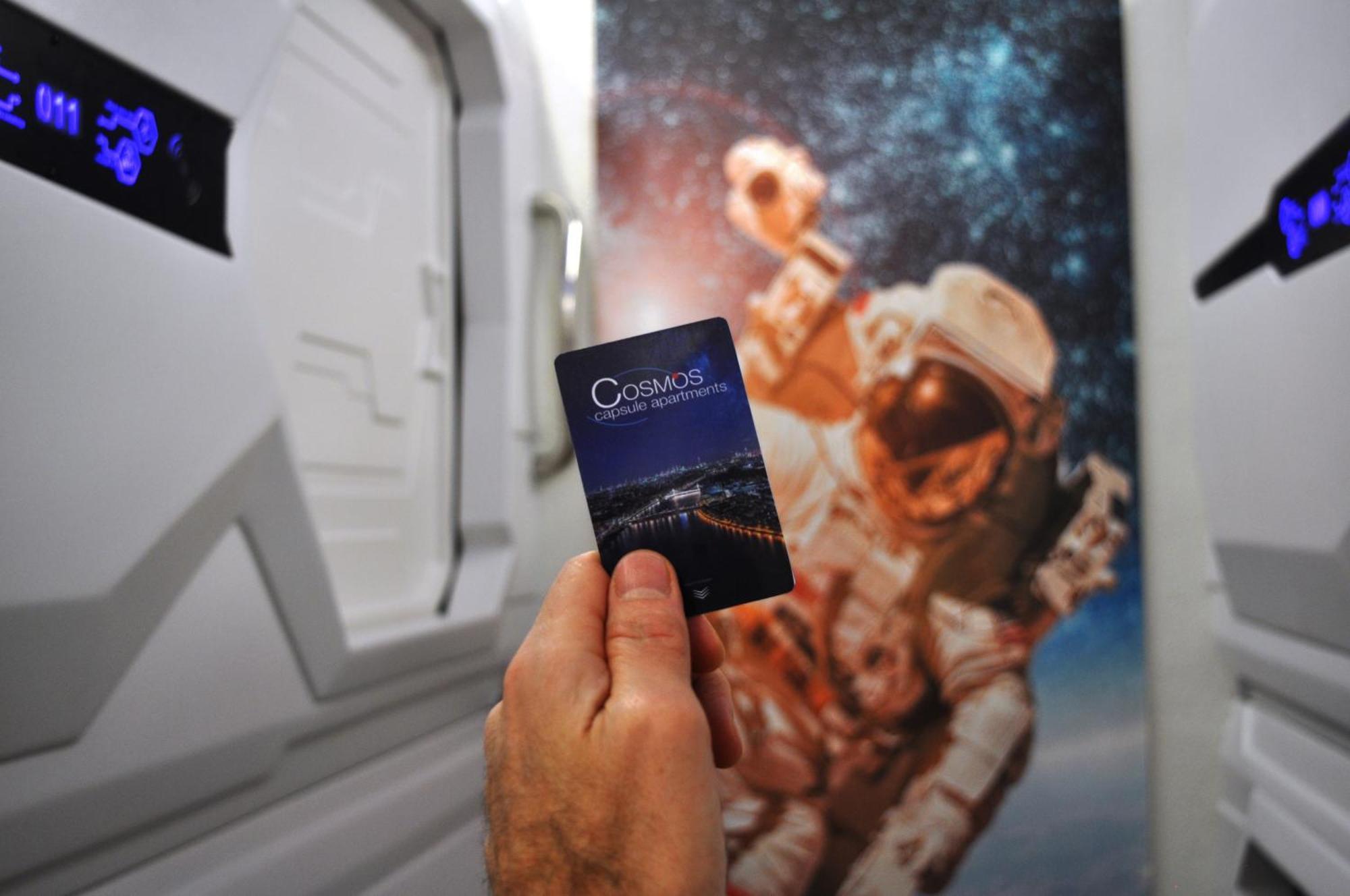 Cosmos Capsule Coworking Kapselhotel London