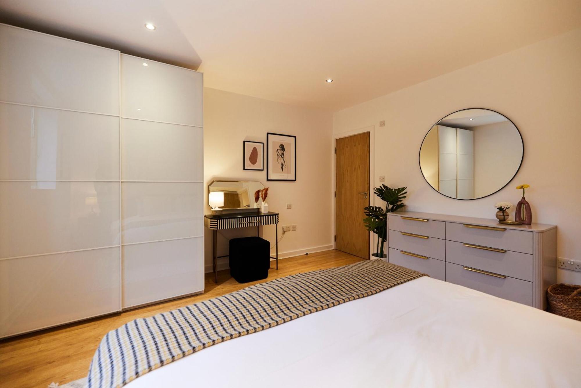 The Putney Escape - Trendy 2bdr Flat With Terrace + Parking Apartment