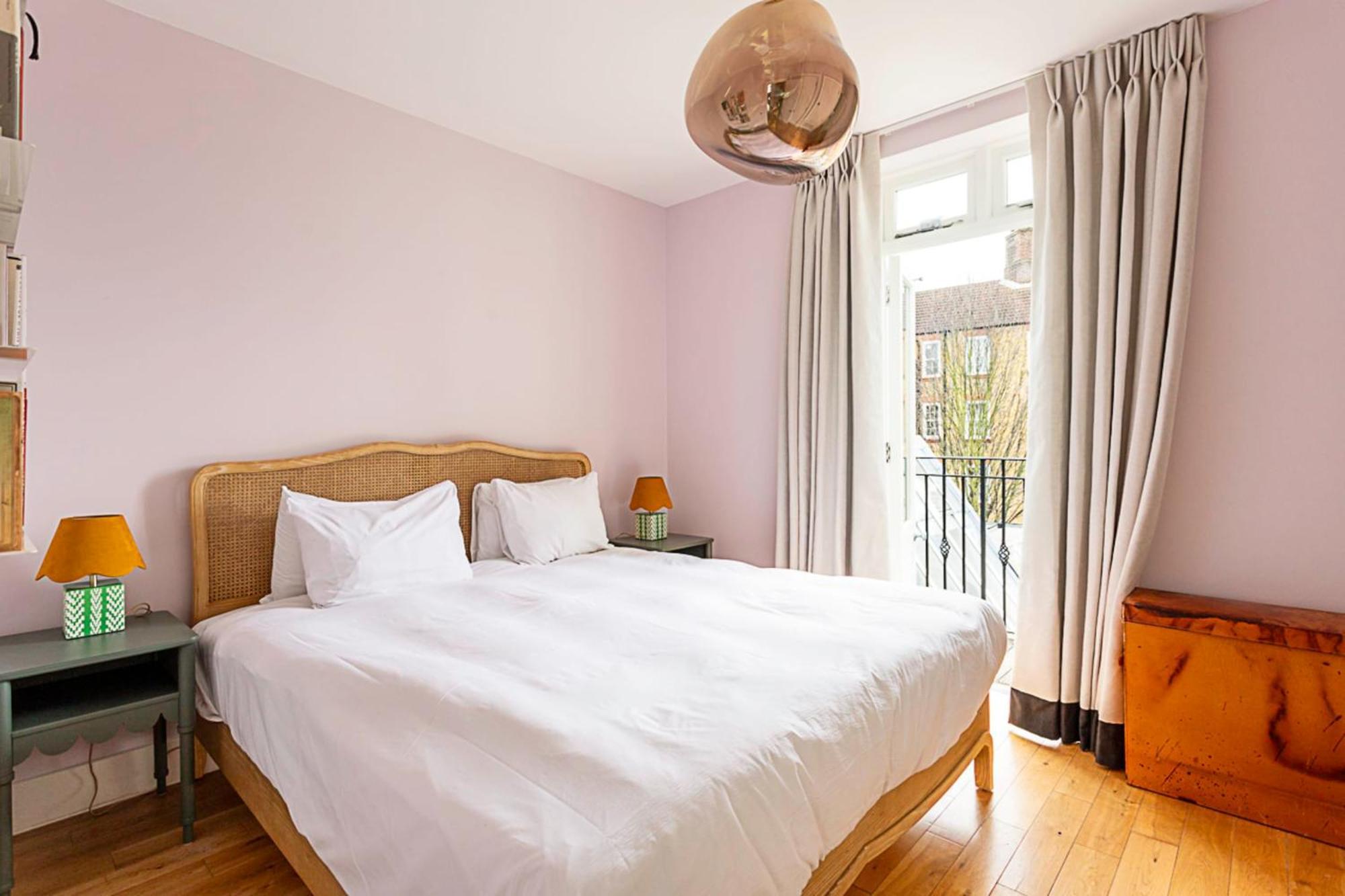 Chic Gunter Grove Flat - Retreat Apartment London
